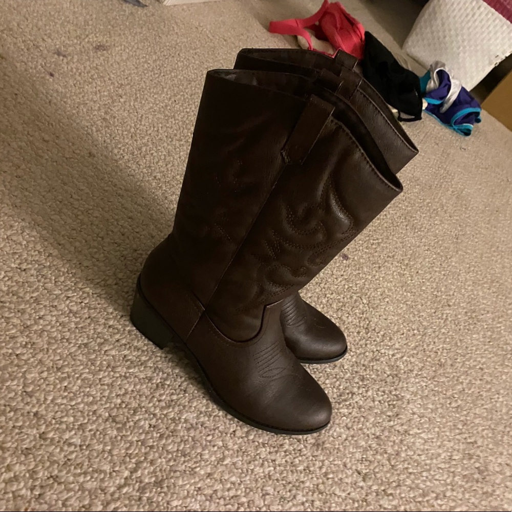 Sold! Brown leather simple cowboy boots